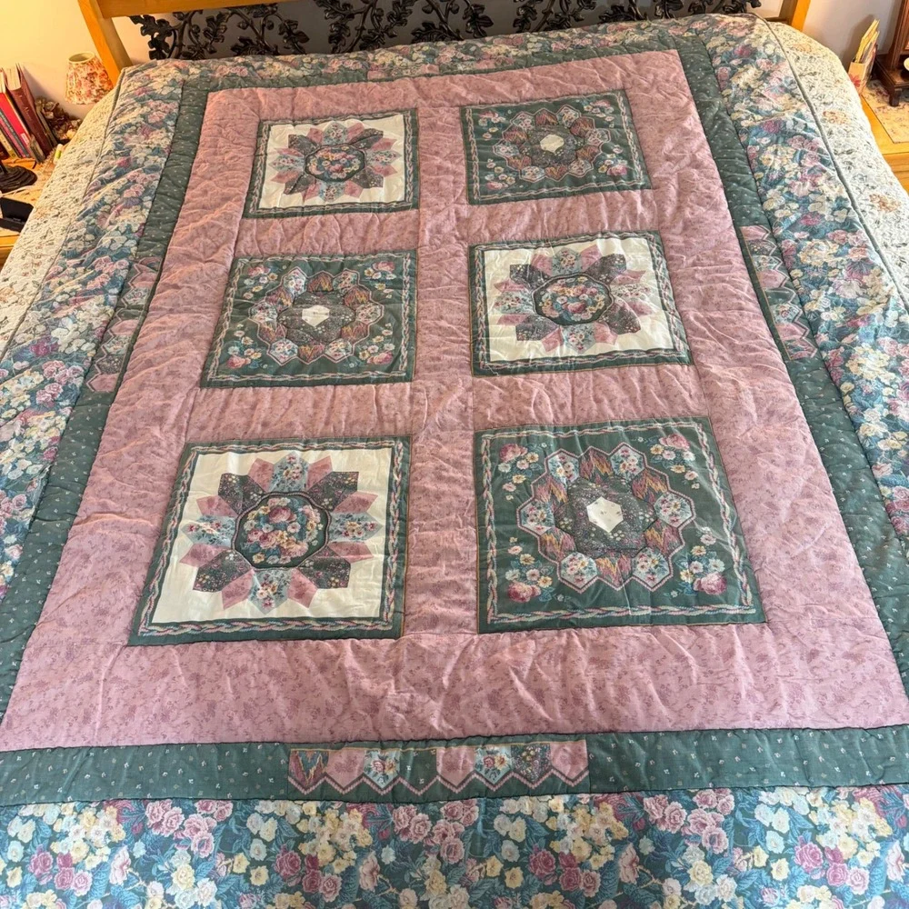 Vintage Floral Patchwork Quilt Bedspread Pink‎ Green Cottagecore Farmhouse Style